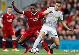 包含利物浦后卫膝伤恢复良好，或将尽快回归的词条