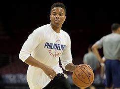 包含利物浦后卫膝伤恢复良好，或将尽快回归的词条