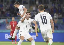 土耳其队三连胜领先群雄昔日豪强再现巅峰(土耳其队强吗)